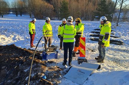 In the picture Cable Crew: Esa Peltokangas, Vesa Keto, Matti Huusko and Mikko Hyvärinen. Global Connet:David Reimers and Johan Wester